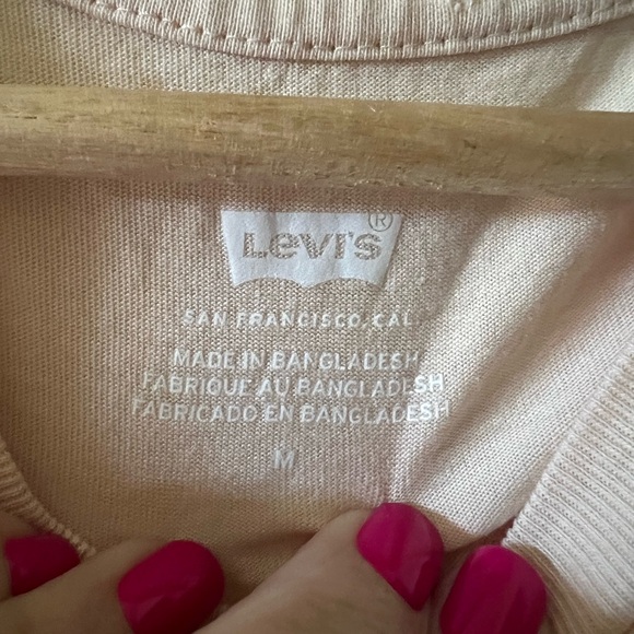 Levi's Pink Daisy Graphic T-Shirt - Picture 2 of 3